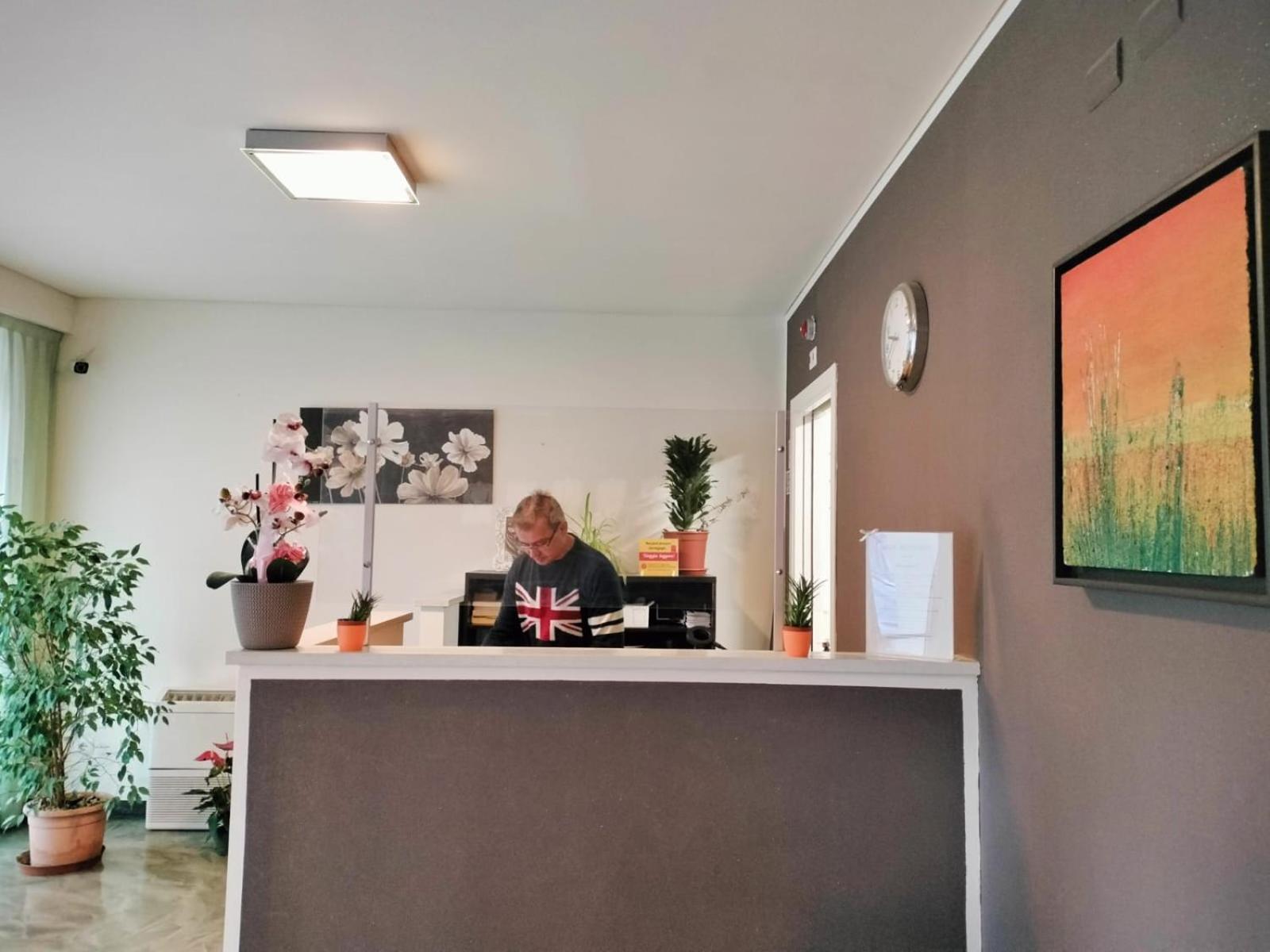 Residence Igea Rimini Eksteriør billede